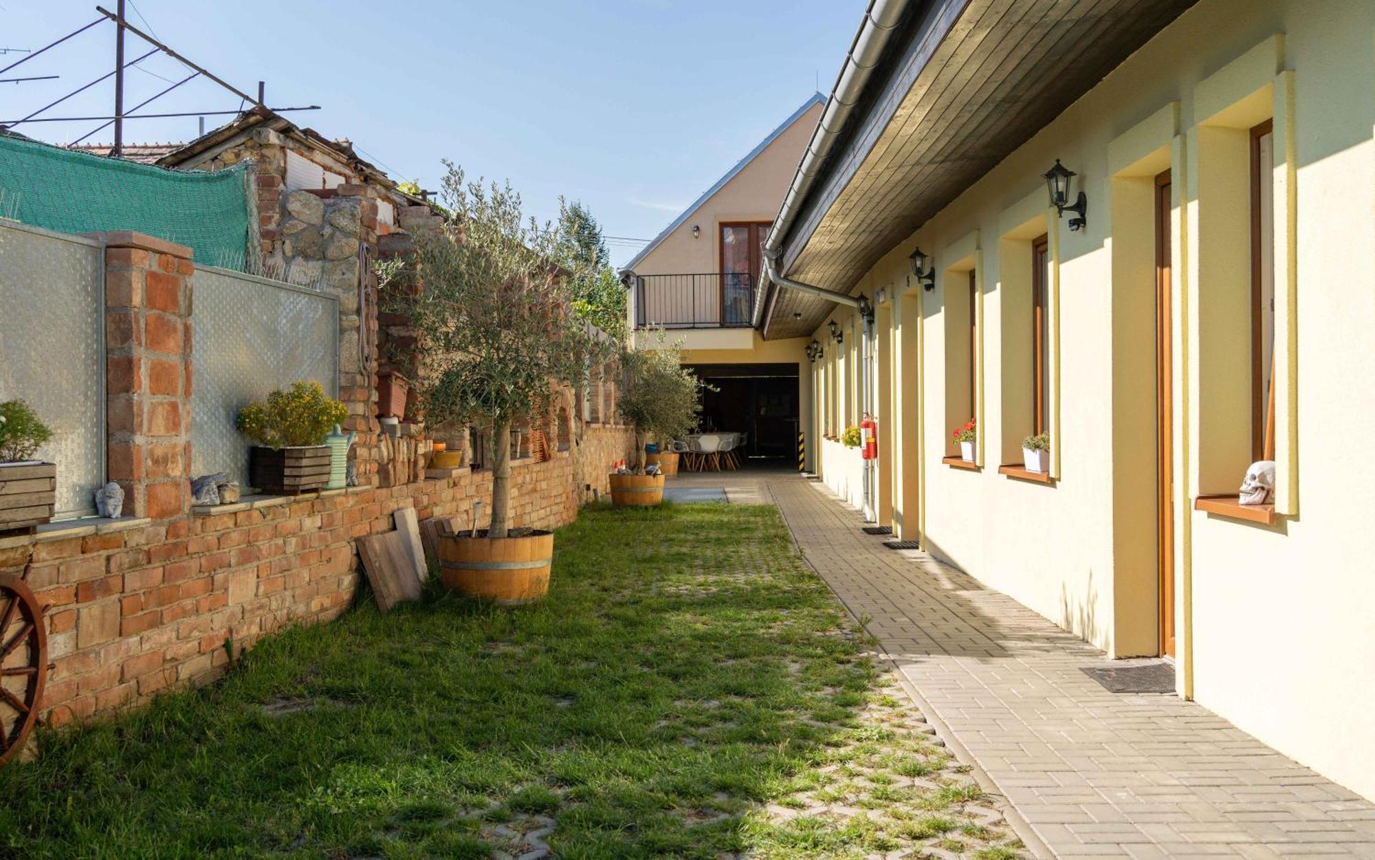 Penzion Alenka Valtice Exterior foto